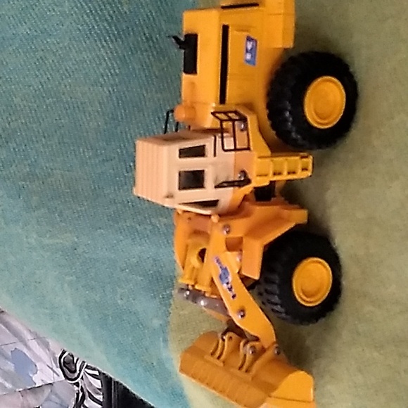 Vintage Yonezawa Japan Die-Cast Kawasaki Wheel Loader 88ZII 1/48 Scale - Picture 2 of 10